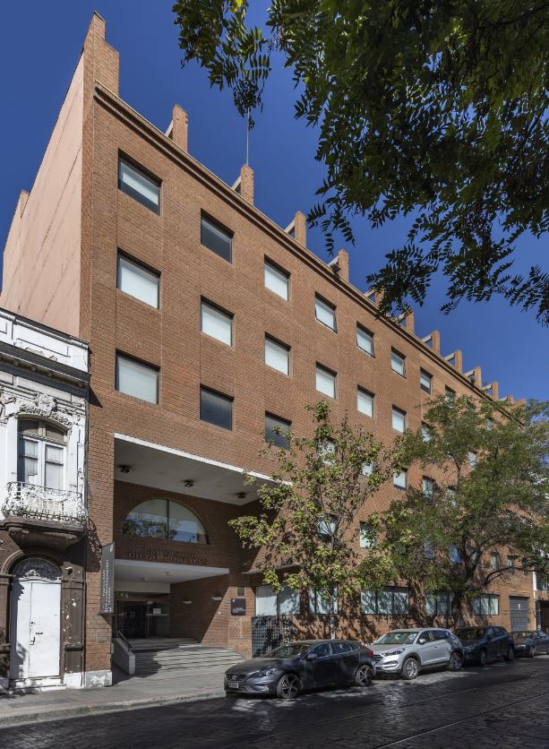 Dos estudiantes y un Alumni de Literatura Creativa UDP obtienen reconocimiento en los Premios Literarios 2025