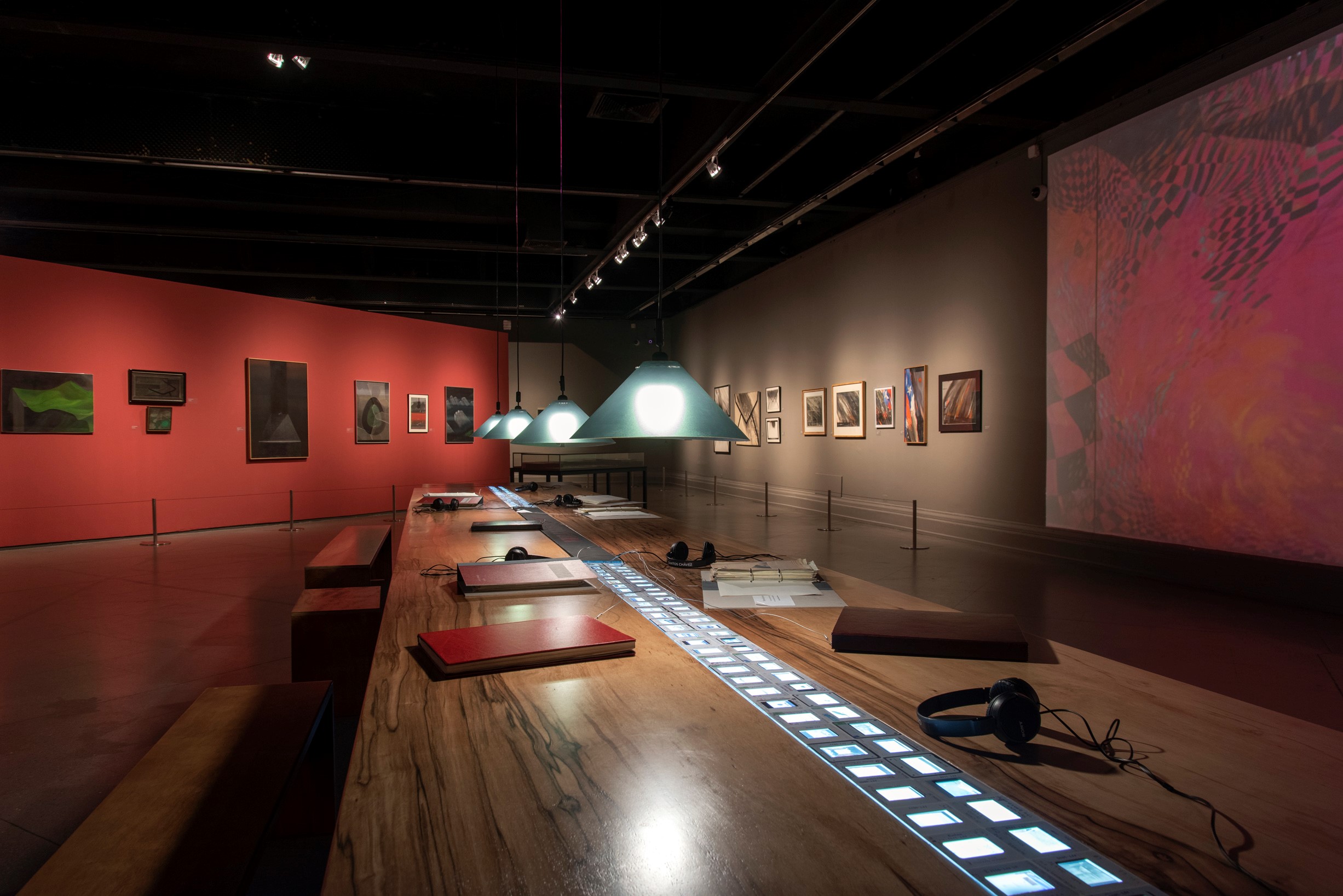 Director de Escuela de Arte UDP, Ramón Castillo, cura exposición que rinde homenaje a la obra de Nemesio Antúnez