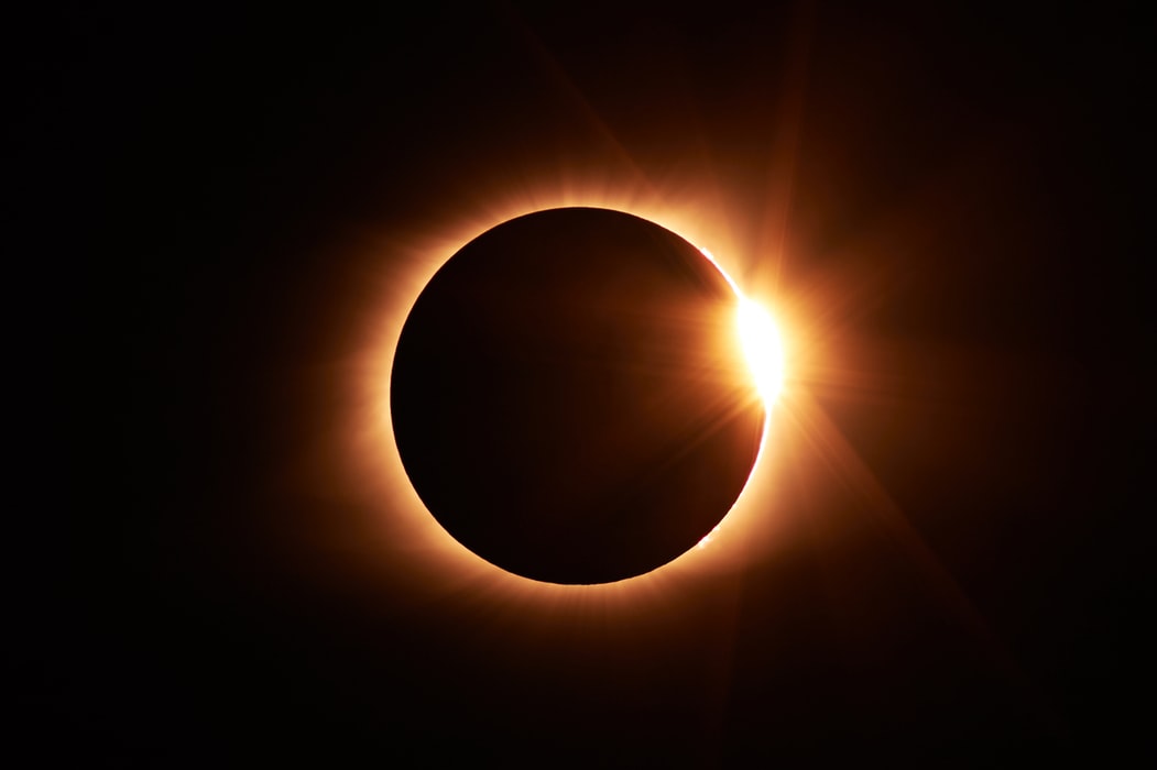 Experta UDP entrega consejos para vivir un Eclipse Seguro