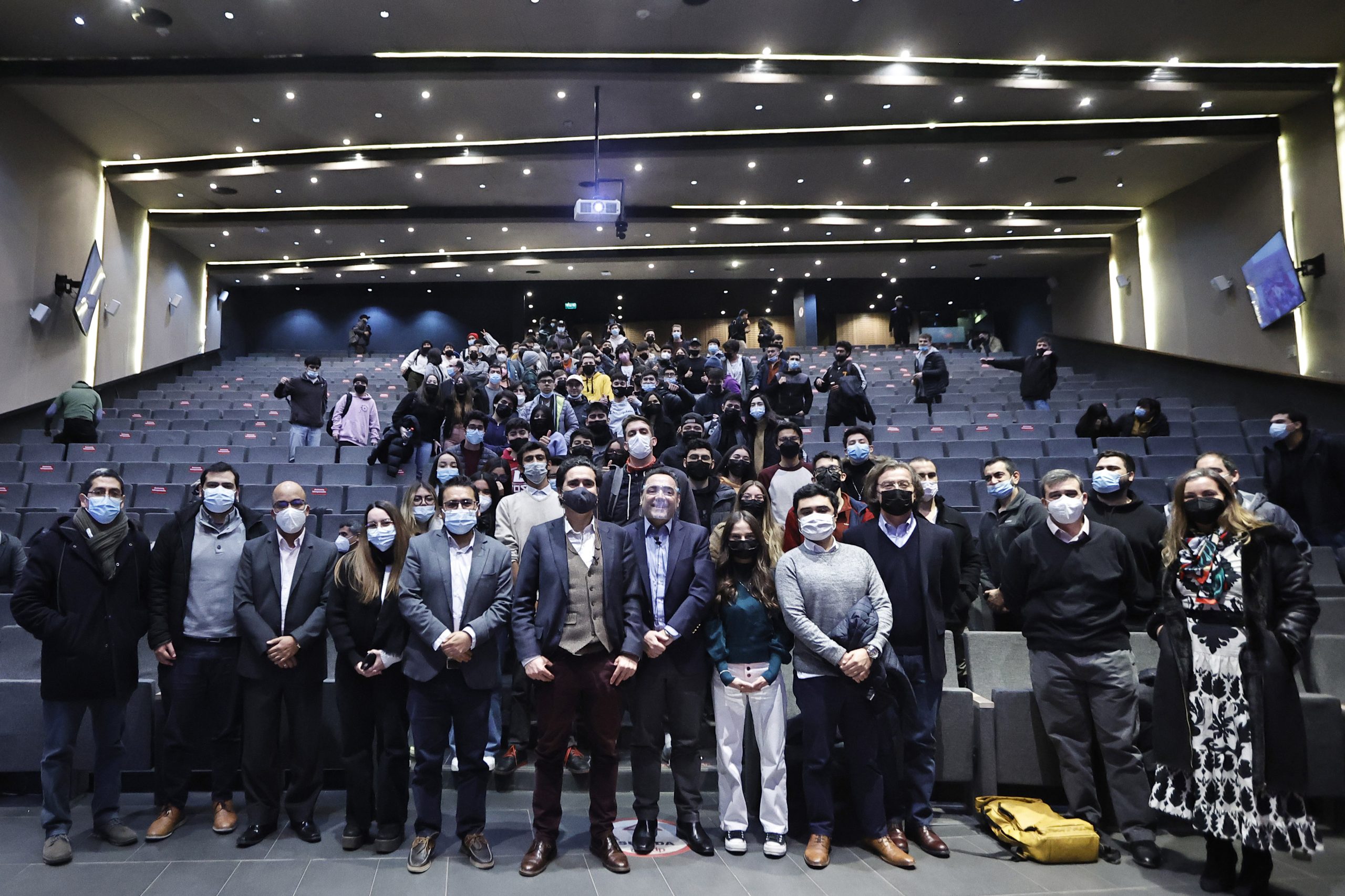 Ignacio Briones, ex Ministro de Hacienda, visitó la FAE en el marco del Conversatorio “Análisis de la Propuesta Constitucional”