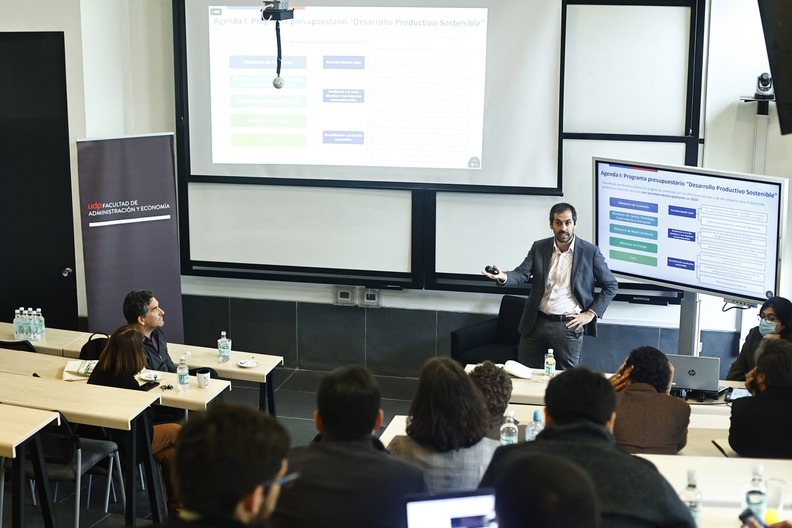 Ministro Nicolás Grau visita la Facultad de Administración y Economía UDP