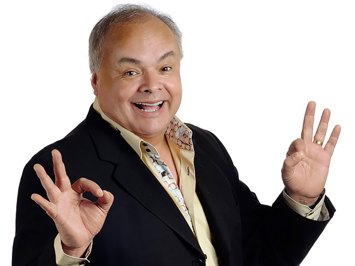 Álvaro Salas es reconocido con Premio Nacional de Humor 2022