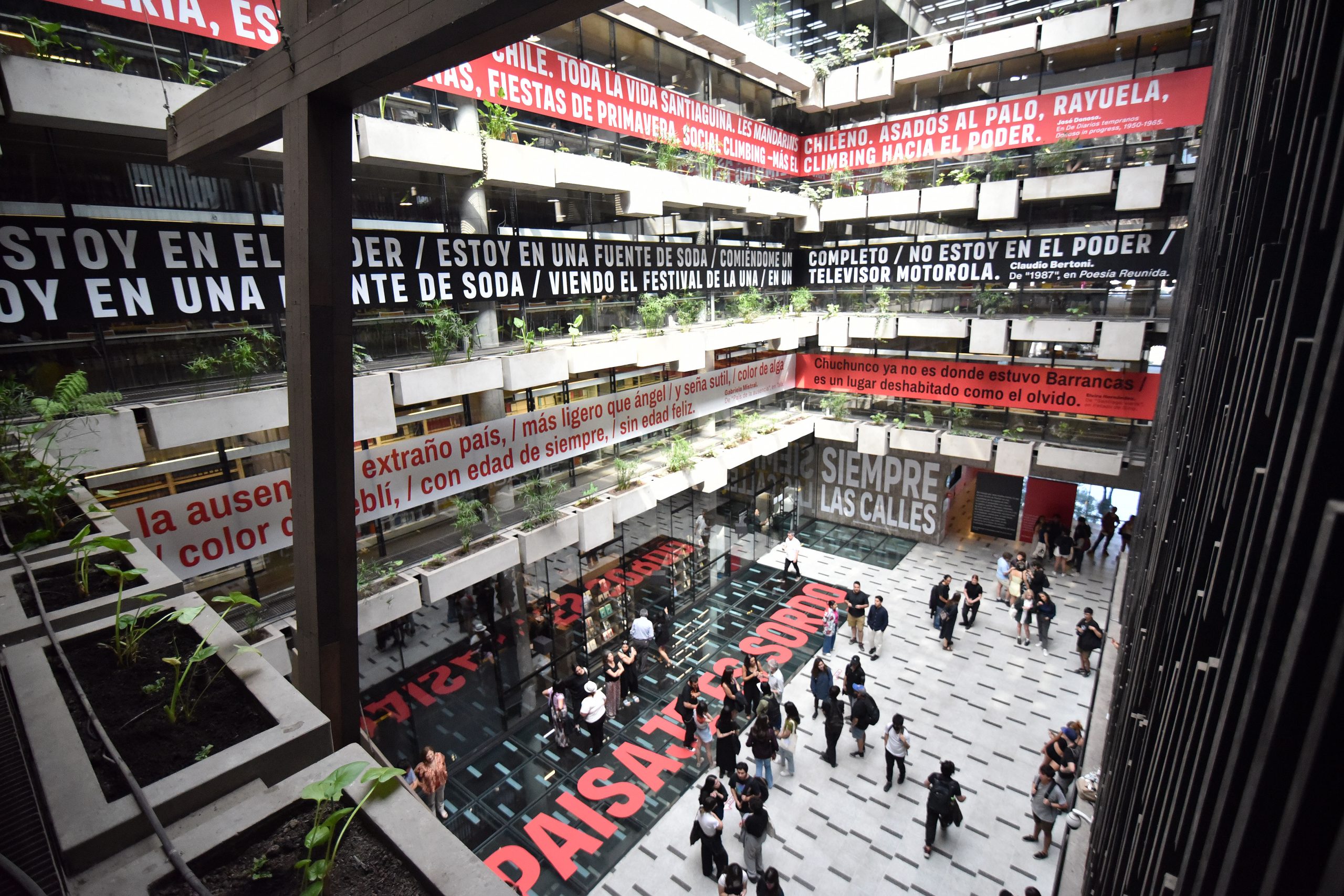 Revisa los detalles de la inauguración de la muestra “País de Palabras” en la Biblioteca Nicanor Parra