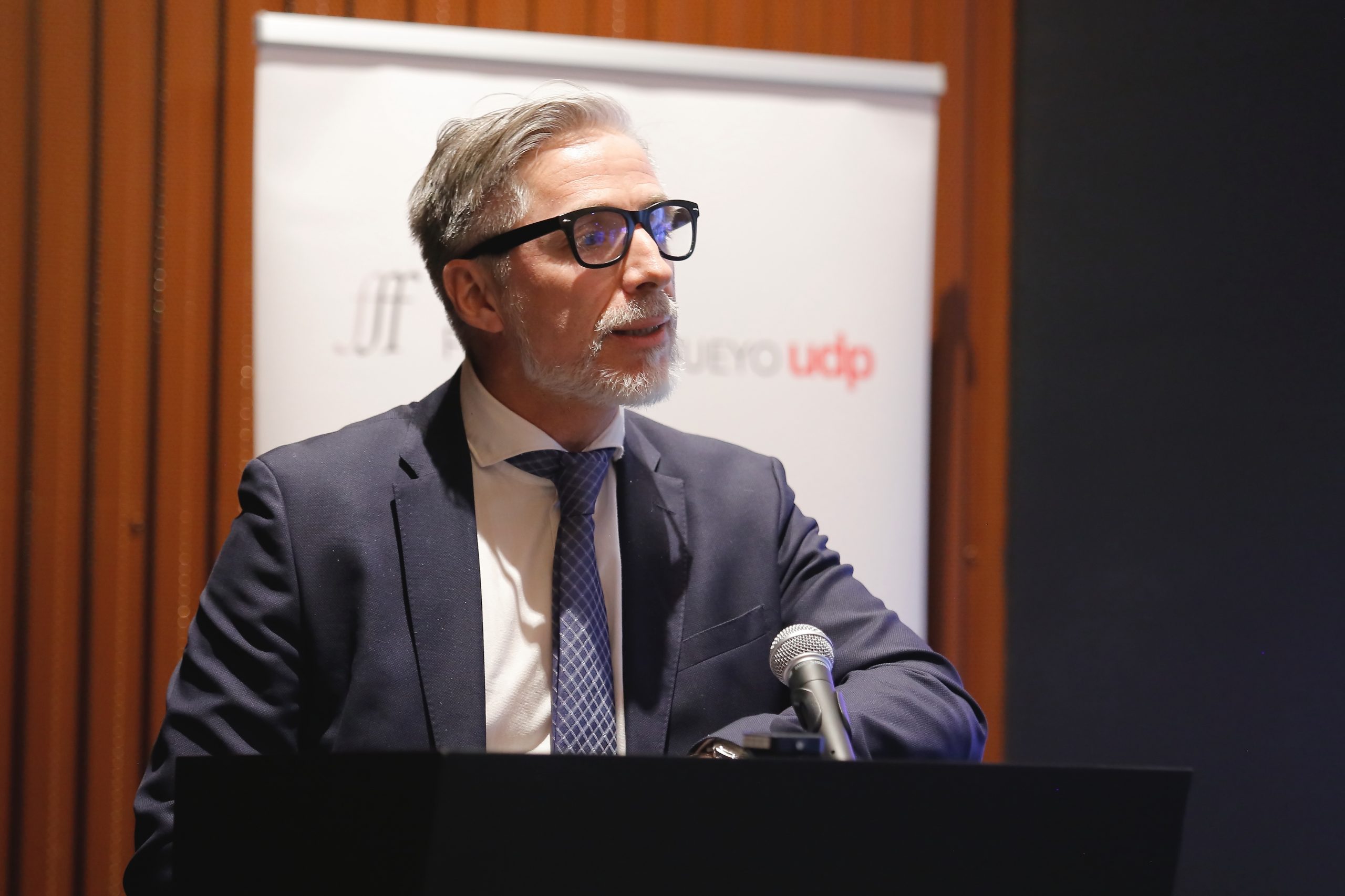 Académico Íñigo de la Maza presentó su libro “El daño moral contractual. Definición, procedencia, función, límites, prueba y monto”