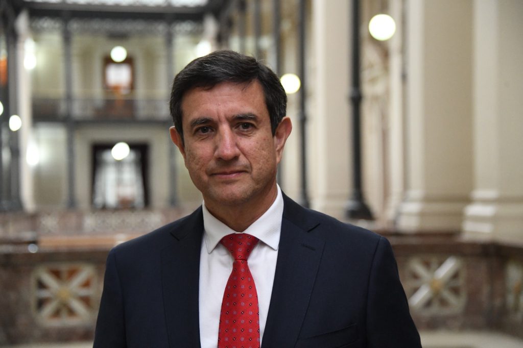 Profesor Jorge Sáez postula para ser fiscal judicial de la Corte Suprema