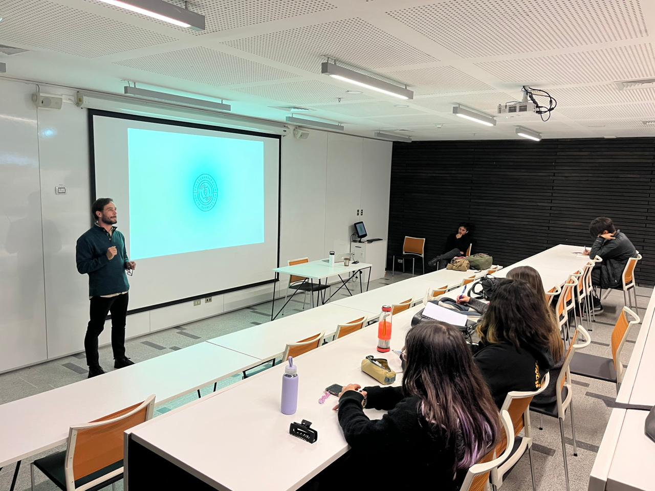 Nuevas clases abiertas para postulantes del programa de Diplomas de Honor