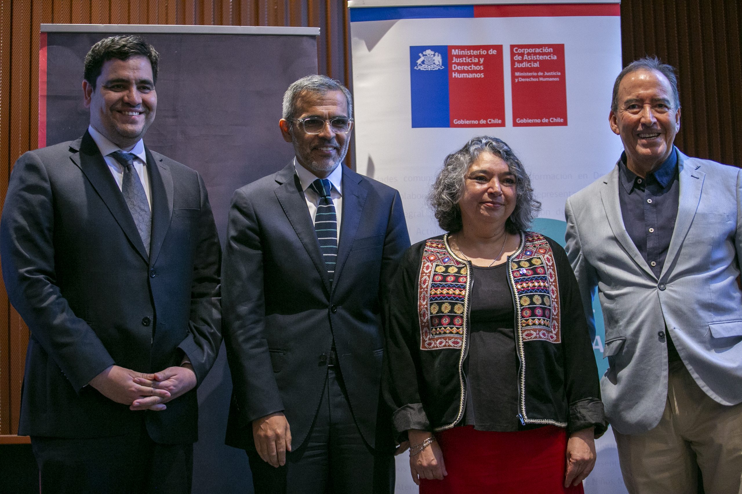 Ministro de Justicia y Centro de Derechos Humanos UDP distinguieron a abogado Nelson Caucoto
