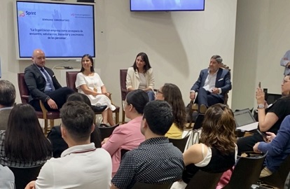 Escuela de Ingeniería en Administración de Empresas dicta Seminario la Felicidad en el Trabajo