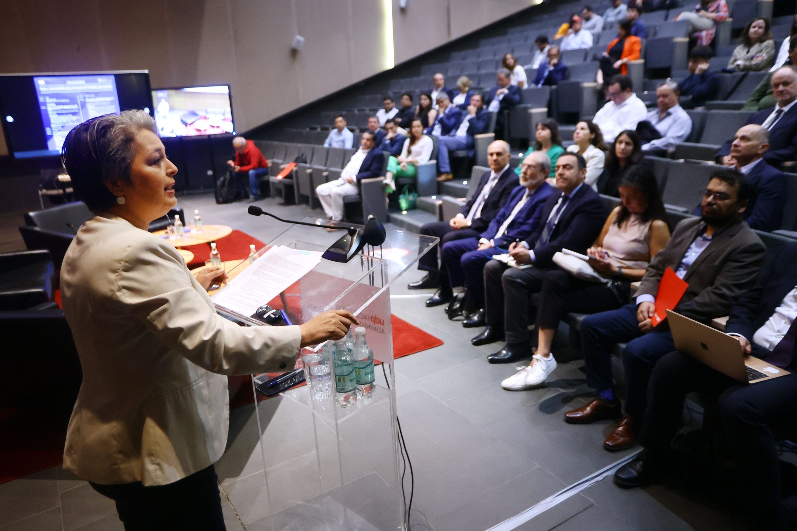 Facultad de Administración y Economía UDP organizó seminario “Retos y Oportunidades para un Sistema de Pensiones más Inclusivo” con participación de ministra Jeannette Jara