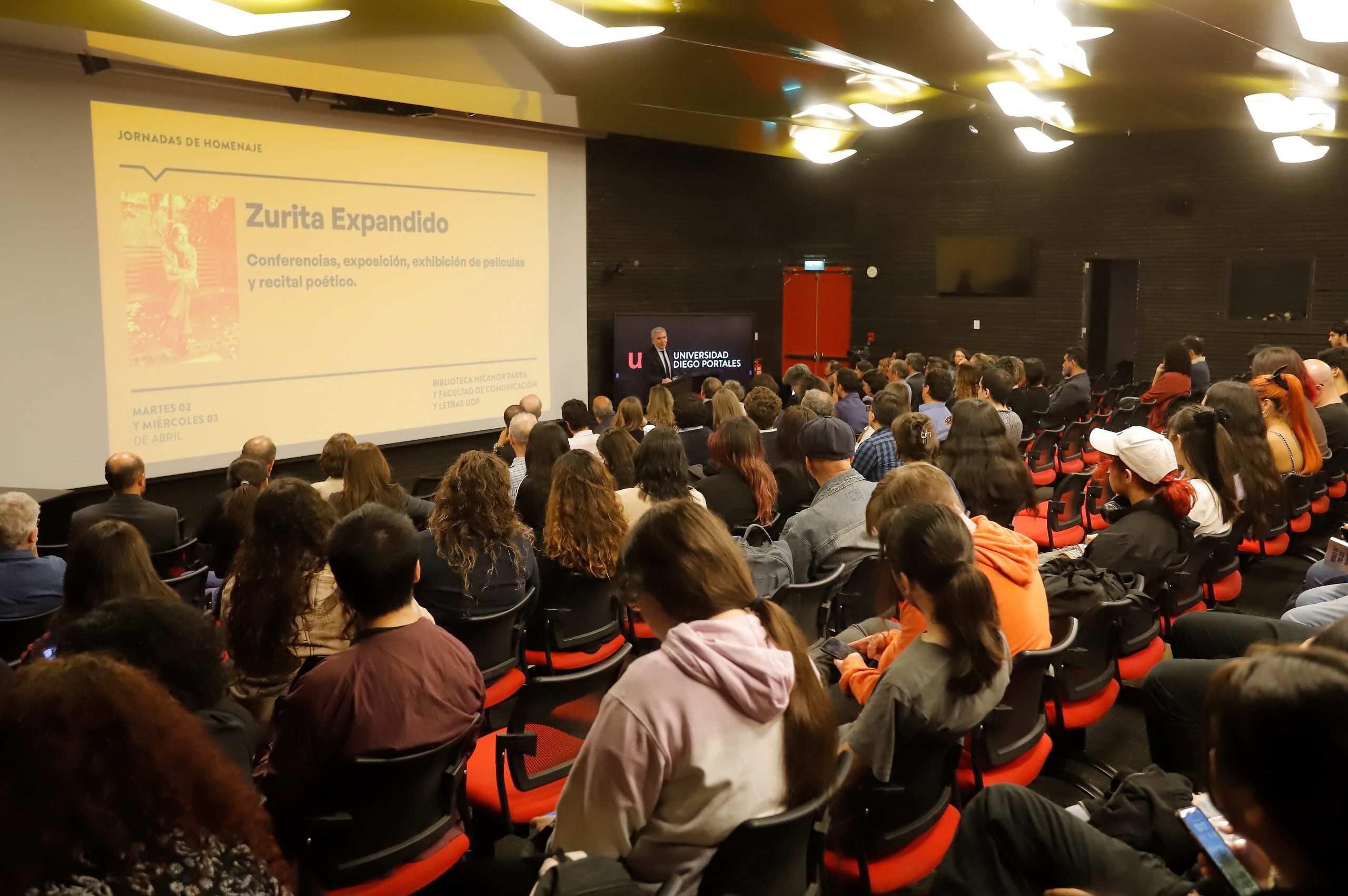 Con múltiples actividades, UDP celebra la trayectoria artística del poeta Raúl Zurita