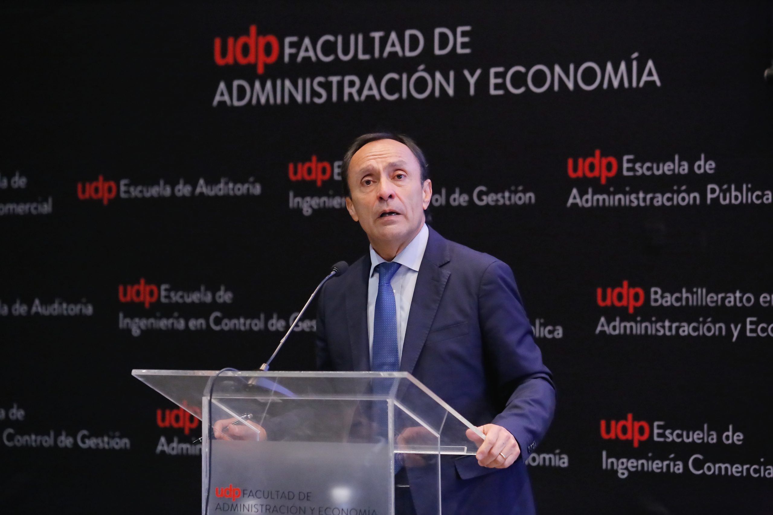 Jaime Pizarro visitó la FAE UDP para realizar charla sobre la gestión y legado de los Juegos Panamericanos y Parapanamericanos de Santiago 2023