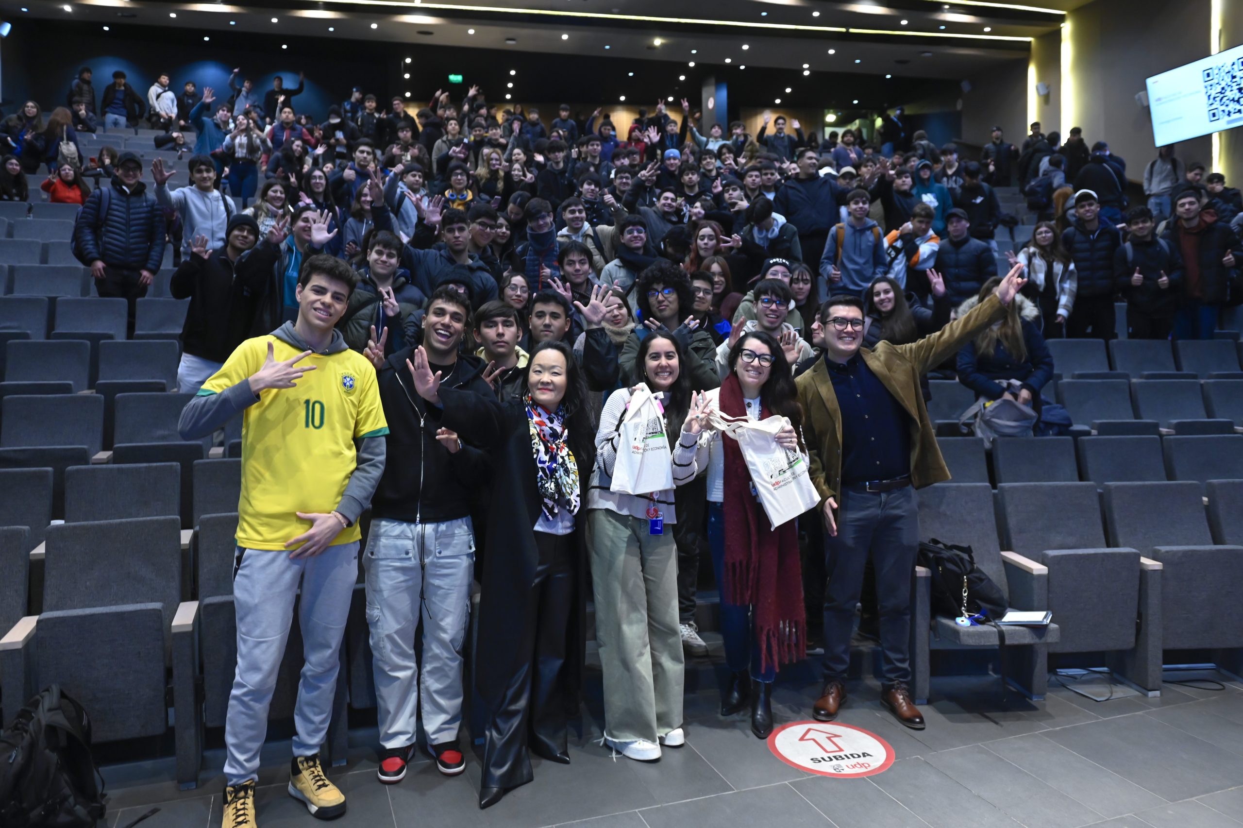 Unilever realiza la charla “Líderes sin límites” en una nueva masterclass a estudiantes de la FAE UDP