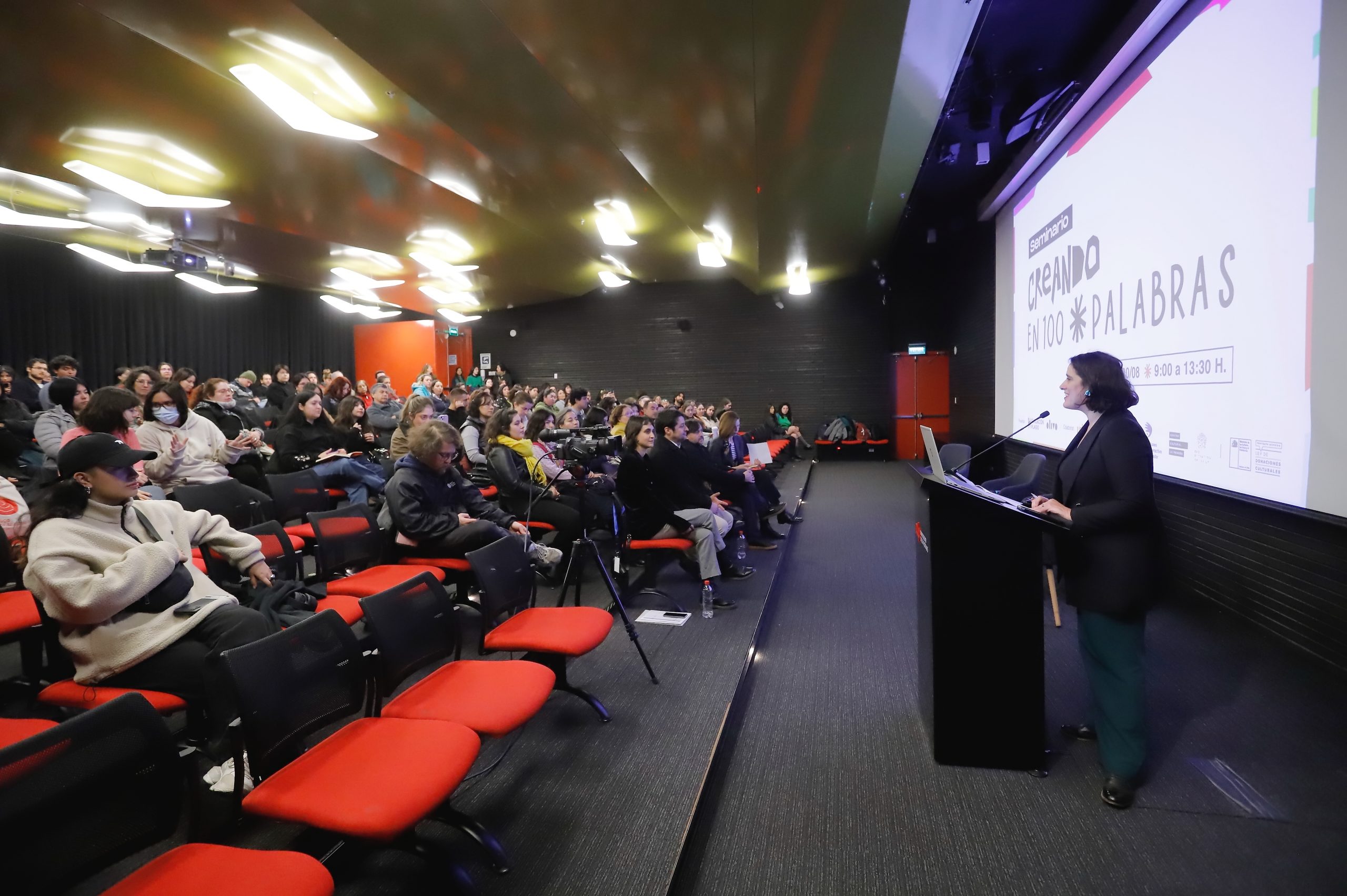 En la Universidad Diego Portales, Fundación Plagio realiza seminario sobre escritura creativa y educación