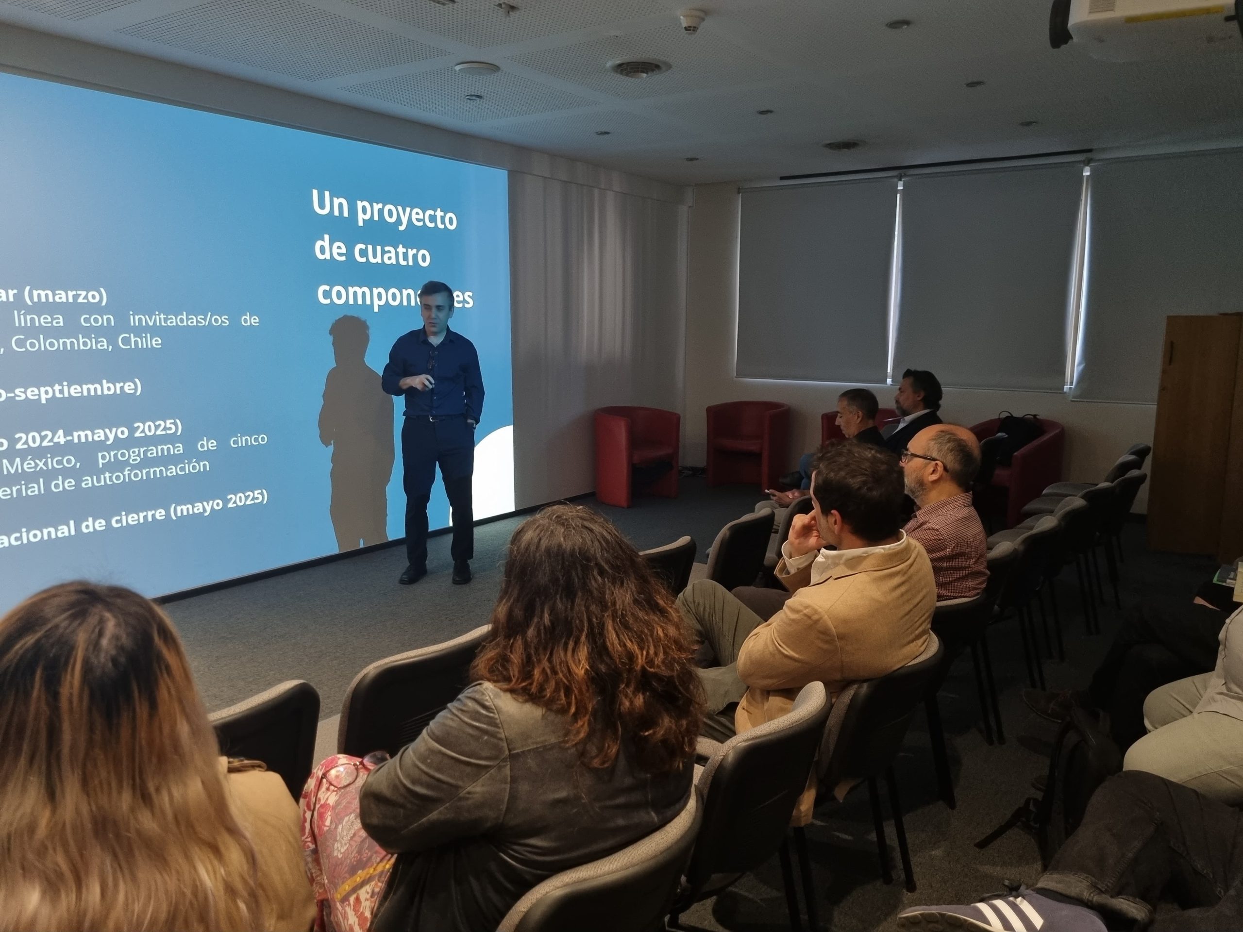 UDP entrega diagnóstico sobre la situación de las radios comunitarias en Chile