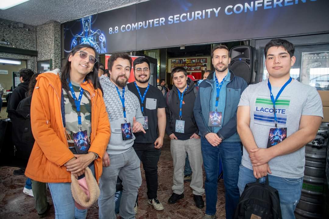 Estudiantes y alumni de Informática y Telecomunicaciones participaron de la XIV 8.8 Computer Security Conference