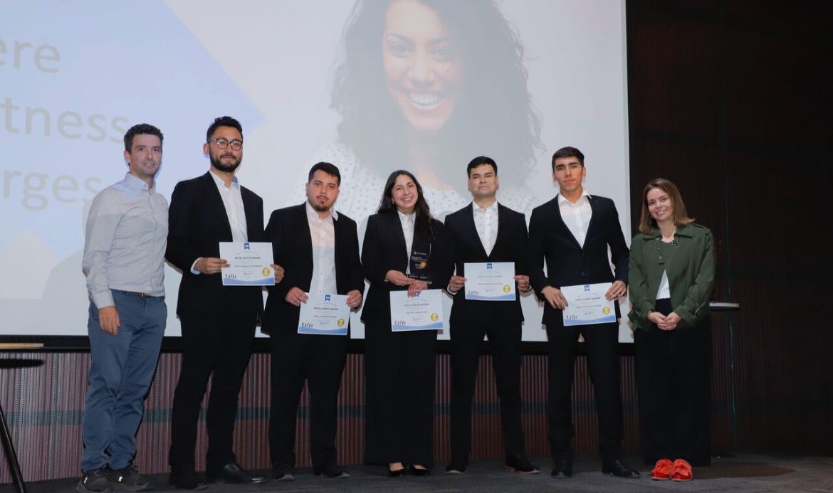 El equipo Seafood Xperts de la UDP obtiene el segundo lugar en el CFA Institute Research Challenge