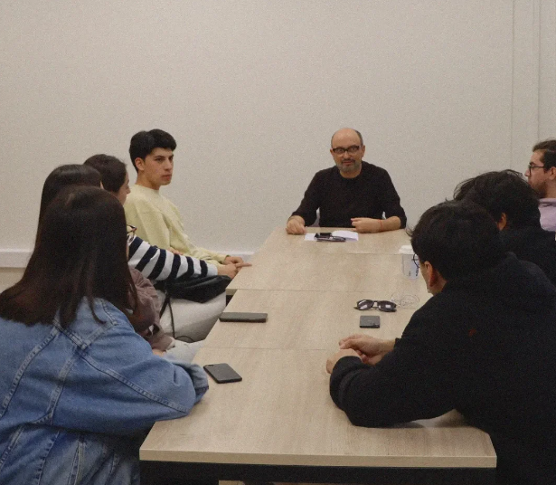 Facultad de Comunicación y Letras inaugura nueva Sala de Redacción para Vergara 240 y Sala Calma