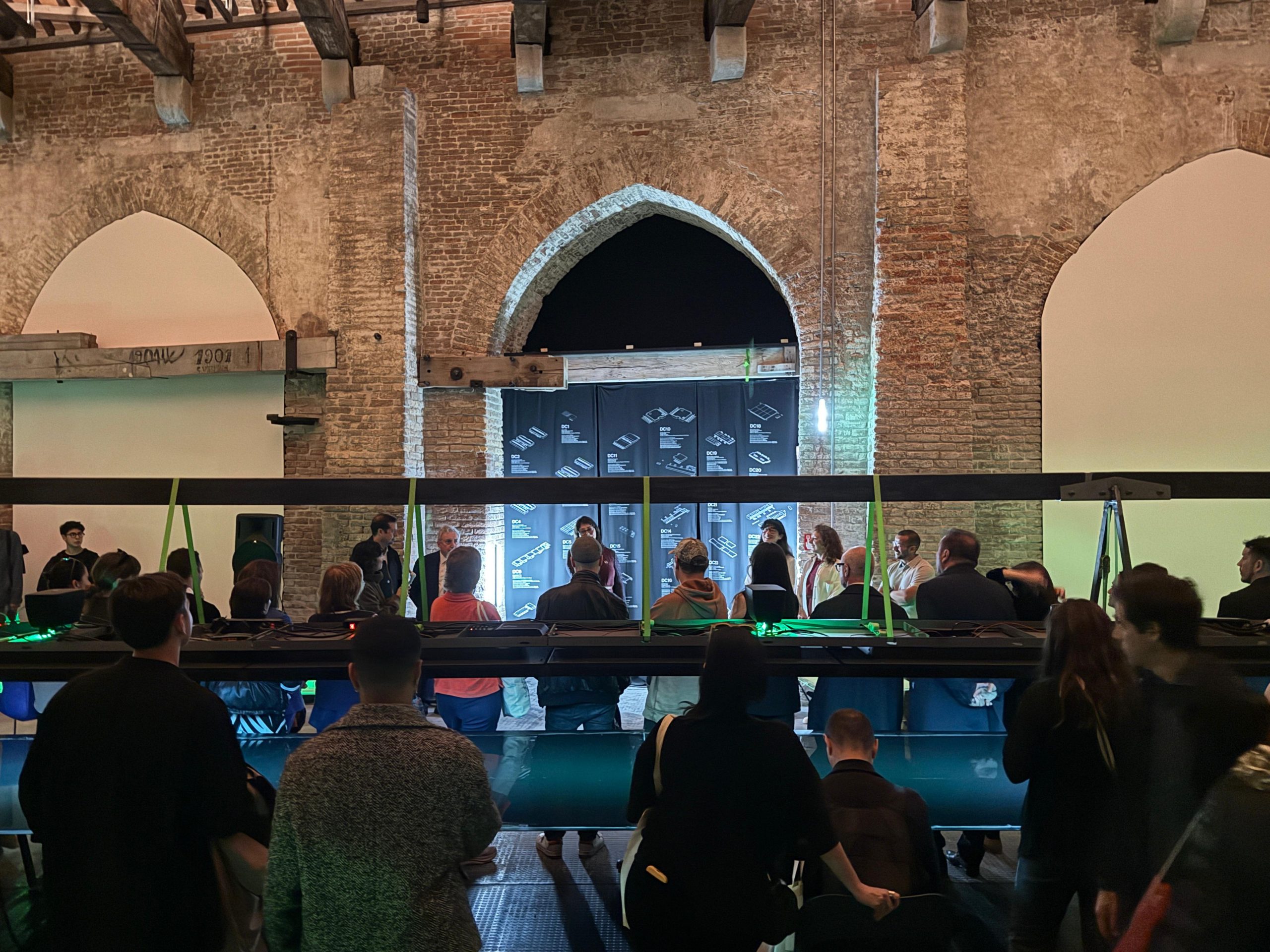 “Inteligencias Reflexivas”: Chile inauguró su pabellón en Bienal de Venecia con crítica al sesgo territorial en la IA