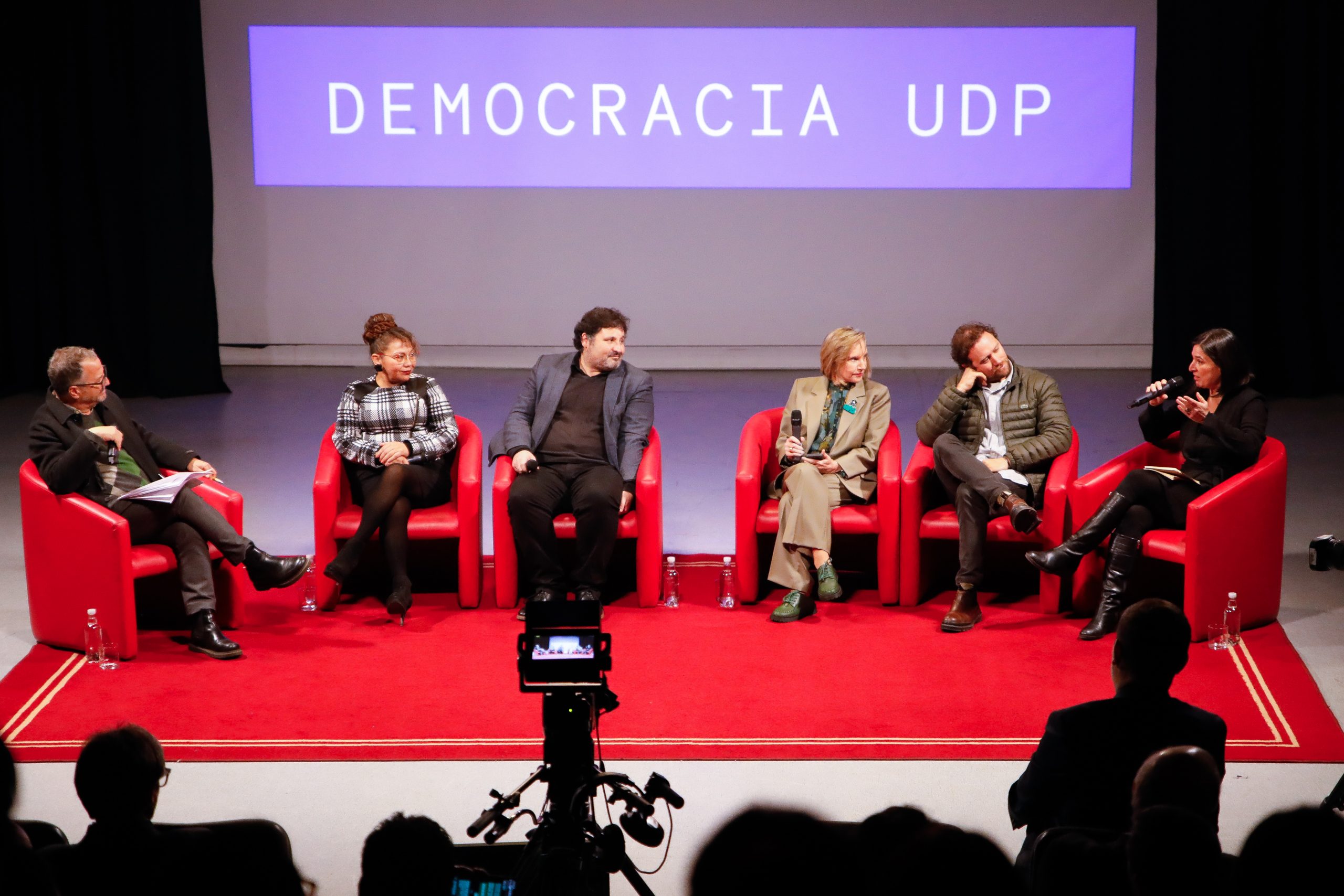 UDP, CAF y Fundación Felipe González presentan informe del proyecto Palancas en Chile