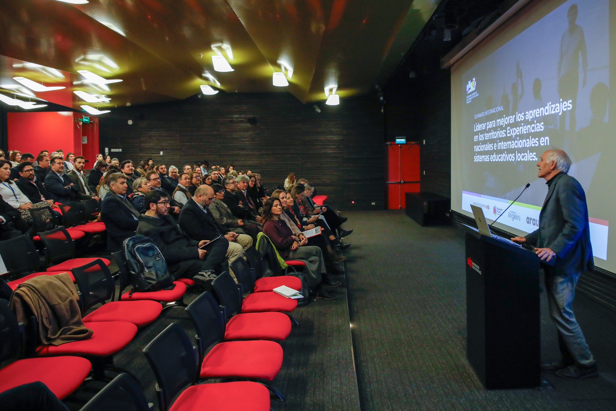 Facultad de Educación UDP realizó seminario sobre liderazgo para mejorar aprendizajes en territorios