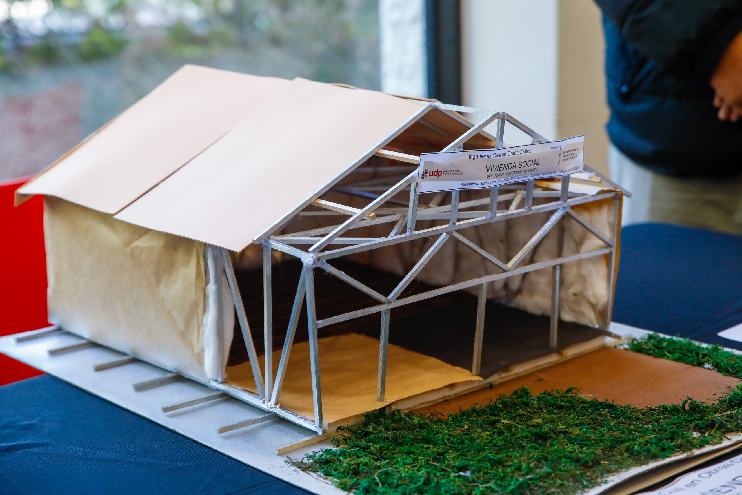 Estudiantes realizaron Exposición de Maquetas de tipos de viviendas sustentables