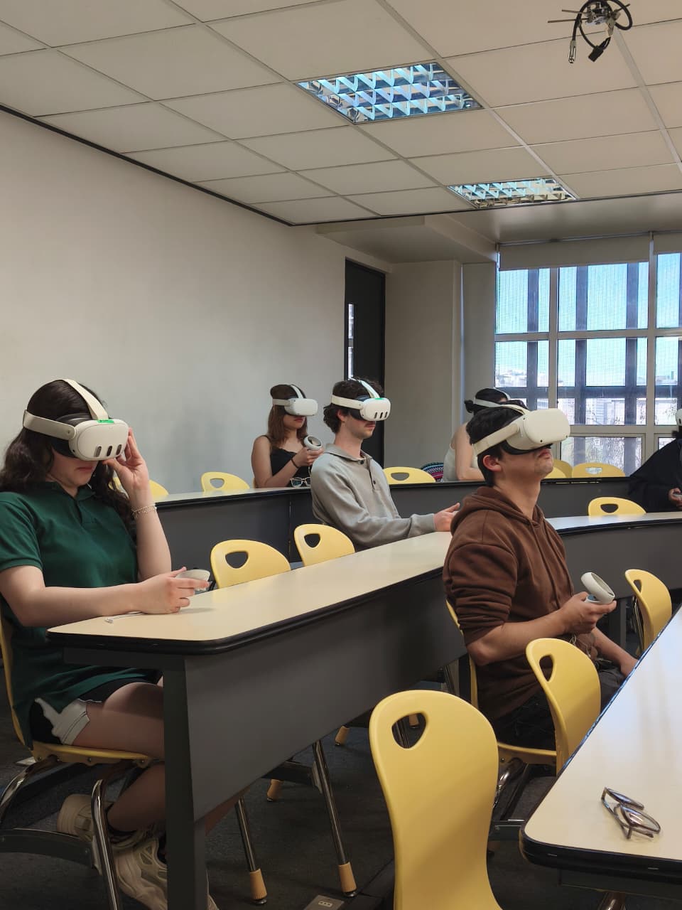 Estudiantes del CFG Indigenous population in Chile and the Americas participan en charla sobre conocimiento científico y saberes ancestrales